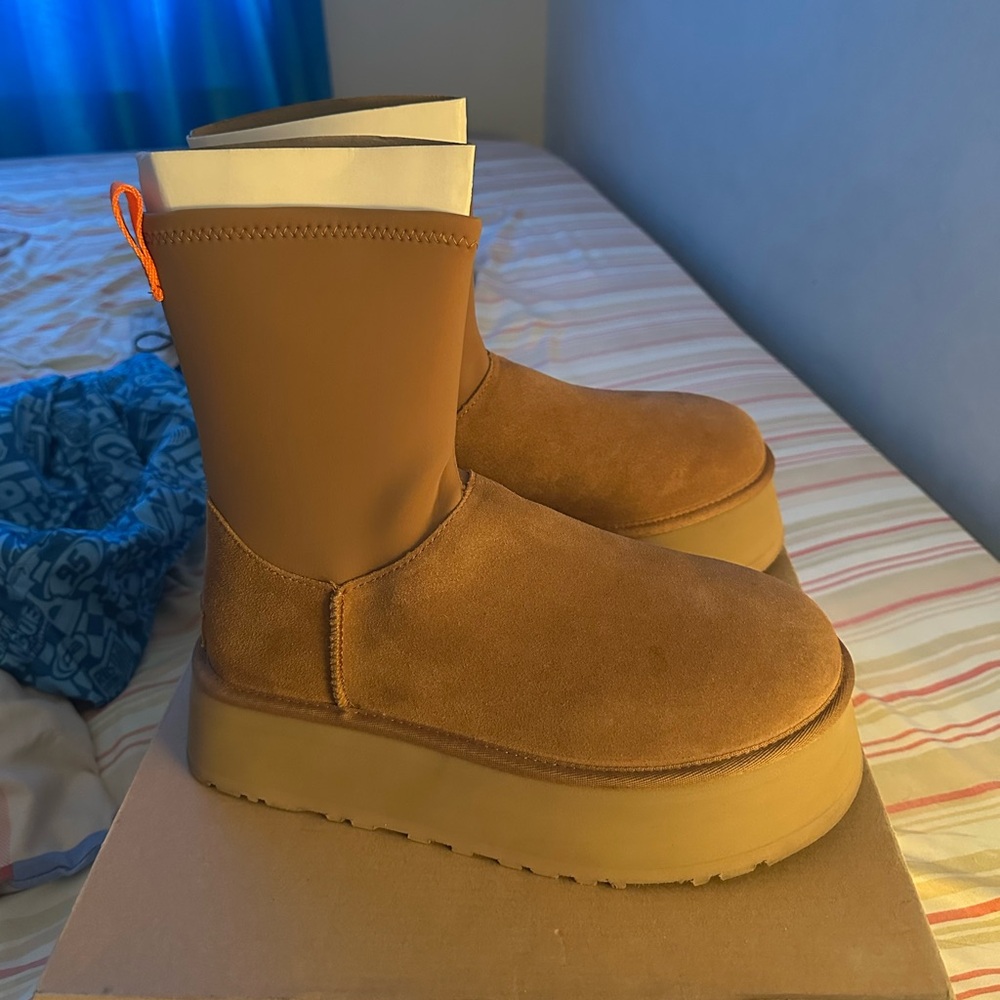UGGS
